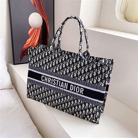 torba christian dior shopper|Christian Dior handbags.